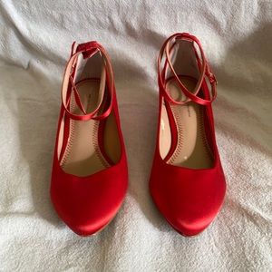 CLOSING!!! GORGEOUS RED SATIN SHOES 7